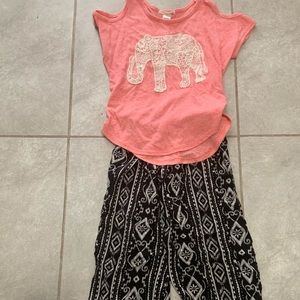 Super ADORABLE elephant top with FLOWING pants.
